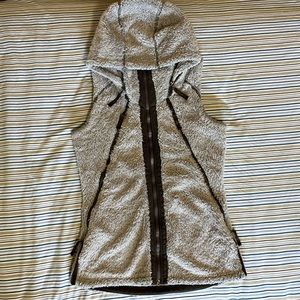 Women’s XS Kühl fleece vest stone